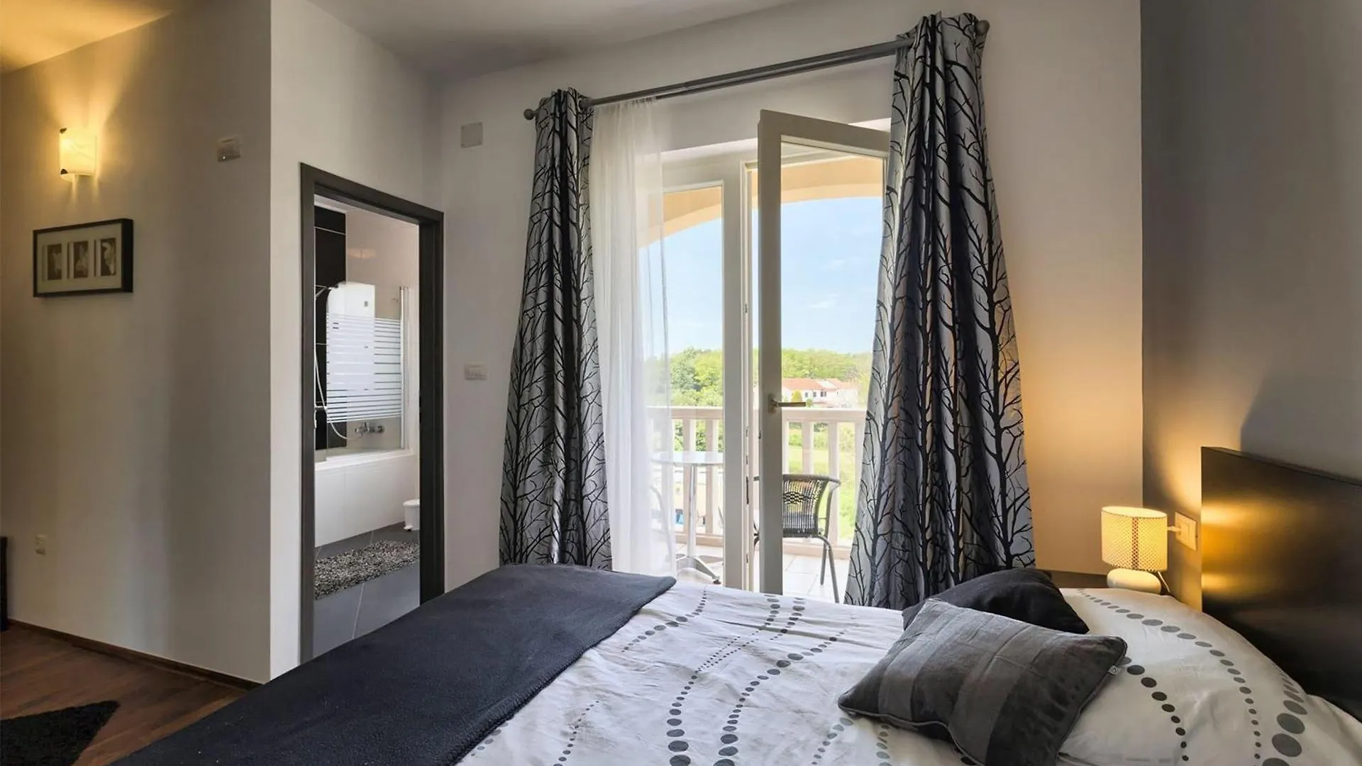 Villa Coridigo - Unique High Position, Panorama Nature View, Cozy Dining Terrace, Fenced Property Kringa